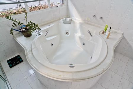 Casa à venda com 320m², 4 quartos e 6 vagas Casa à venda com 320m², 4 quartos e 6 vagasBanheiro da Suíte 4