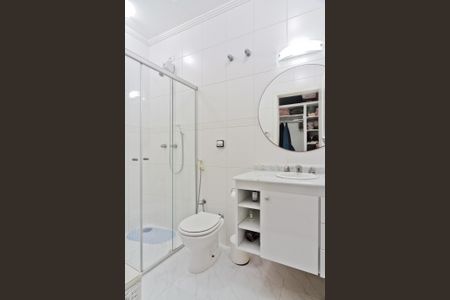 Casa à venda com 320m², 4 quartos e 6 vagas Casa à venda com 320m², 4 quartos e 6 vagasBanheiro da Suíte 2