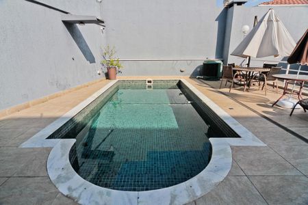 Casa à venda com 320m², 4 quartos e 6 vagas Casa à venda com 320m², 4 quartos e 6 vagasÁrea Externa