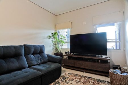 Casa à venda com 320m², 4 quartos e 6 vagas Casa à venda com 320m², 4 quartos e 6 vagasSala de TV