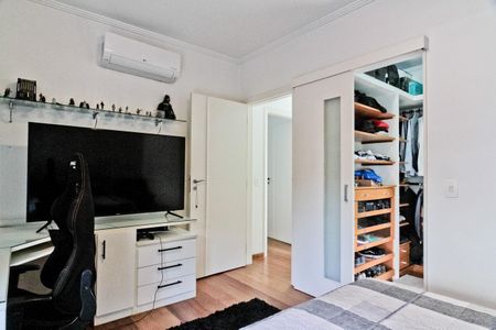 Casa à venda com 320m², 4 quartos e 6 vagas Casa à venda com 320m², 4 quartos e 6 vagasSuíte