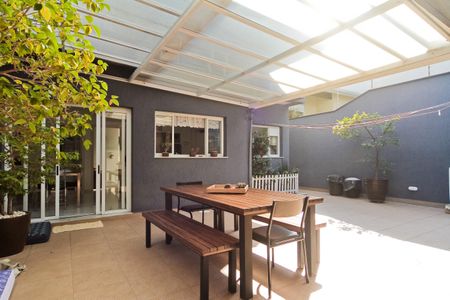 Casa à venda com 320m², 4 quartos e 6 vagas Casa à venda com 320m², 4 quartos e 6 vagasÁrea Externa