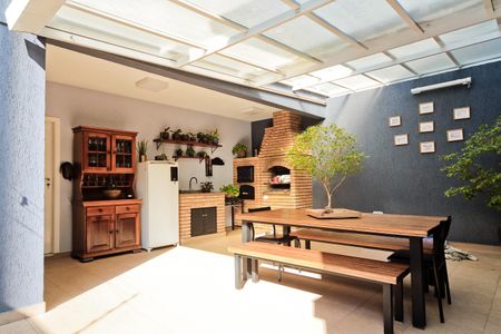 Casa à venda com 320m², 4 quartos e 6 vagas Casa à venda com 320m², 4 quartos e 6 vagasÁrea Externa