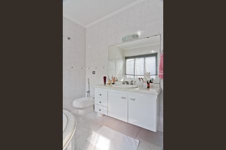 Casa à venda com 320m², 4 quartos e 6 vagas Casa à venda com 320m², 4 quartos e 6 vagasBanheiro da Suíte 4