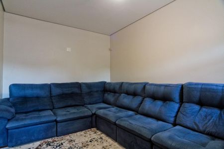 Casa à venda com 320m², 4 quartos e 6 vagas Casa à venda com 320m², 4 quartos e 6 vagasSala de TV