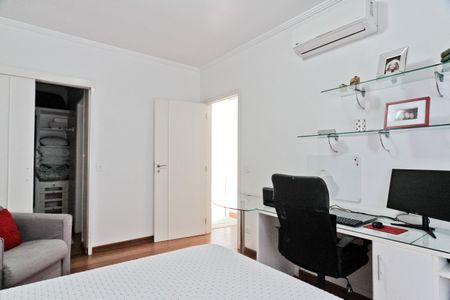 Casa à venda com 320m², 4 quartos e 6 vagas Casa à venda com 320m², 4 quartos e 6 vagasSuíte 2