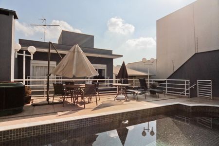 Casa à venda com 320m², 4 quartos e 6 vagas Casa à venda com 320m², 4 quartos e 6 vagasÁrea Externa