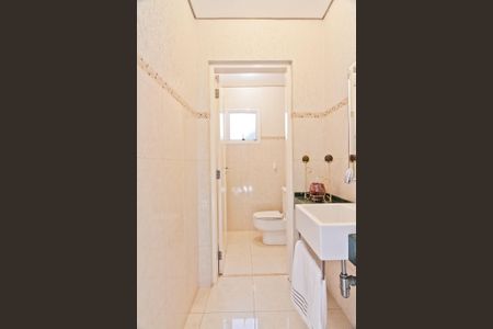 Casa à venda com 320m², 4 quartos e 6 vagas Casa à venda com 320m², 4 quartos e 6 vagasLavabo