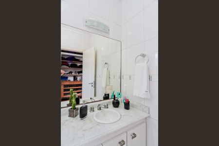 Casa à venda com 320m², 4 quartos e 6 vagas Casa à venda com 320m², 4 quartos e 6 vagasBanheiro da Suíte