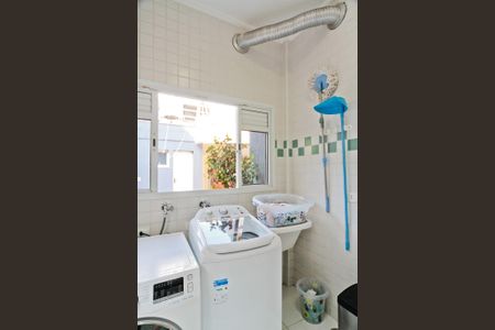 Casa à venda com 320m², 4 quartos e 6 vagas Casa à venda com 320m², 4 quartos e 6 vagasÁrea de Serviço