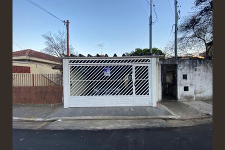 Casa à venda com 70m², 2 quartos e 2 vagas Casa à venda com 70m², 2 quartos e 2 vagasFachada