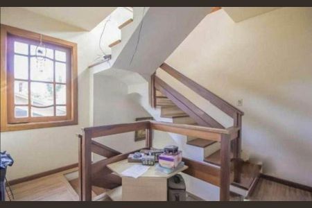 Casa à venda com 397m², 3 quartos e 8 vagas Casa à venda com 397m², 3 quartos e 8 vagasCorredor