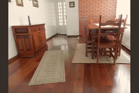 Casa à venda com 140m², 2 quartos e 4 vagas