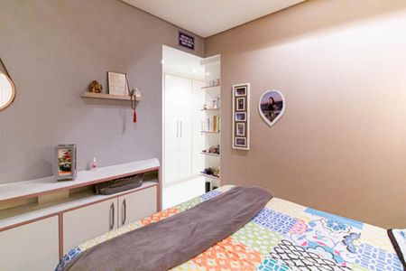 Apartamento à venda com 75m², 3 quartos e 2 vagas Apartamento à venda com 75m², 3 quartos e 2 vagasSuíte