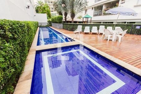Apartamento à venda com 75m², 3 quartos e 2 vagas Apartamento à venda com 75m², 3 quartos e 2 vagasÁrea comum - Piscina