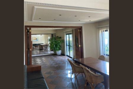 Apartamento à venda com 227m², 4 quartos e 3 vagas