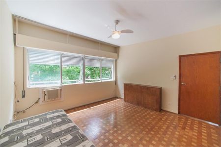 Casa à venda com 196m², 3 quartos e 3 vagas