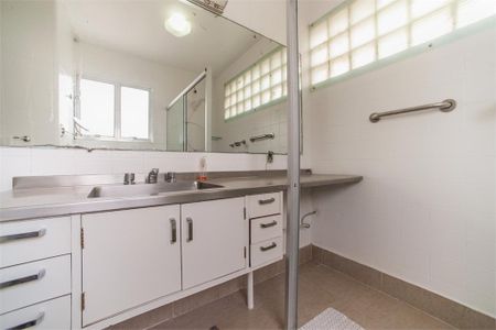 Casa à venda com 196m², 3 quartos e 3 vagas