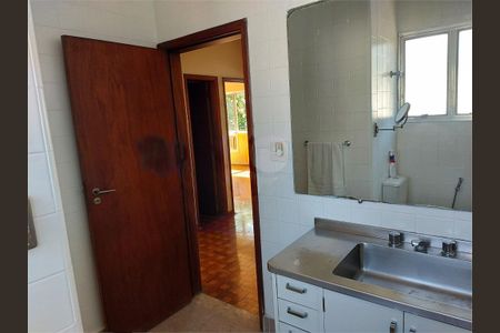 Casa à venda com 196m², 3 quartos e 3 vagas