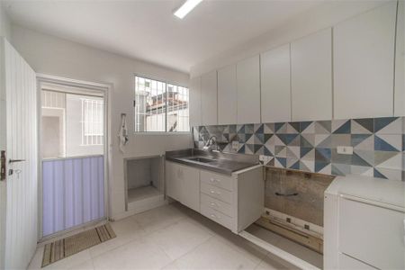 Casa à venda com 196m², 3 quartos e 3 vagas