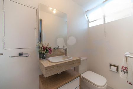 Casa à venda com 196m², 3 quartos e 3 vagas