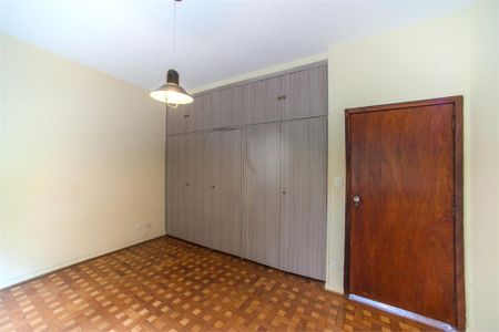 Casa à venda com 196m², 3 quartos e 3 vagas