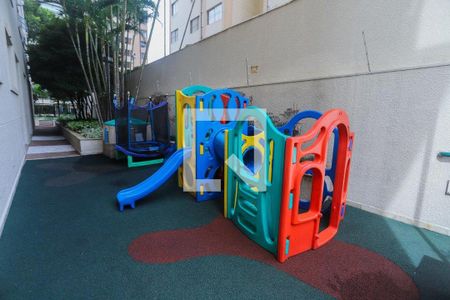 Apartamento à venda com 110m², 3 quartos e 2 vagas Apartamento à venda com 110m², 3 quartos e 2 vagasÁrea comum - Playground
