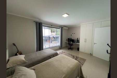 Casa à venda com 550m², 4 quartos e 5 vagas Casa à venda com 550m², 4 quartos e 5 vagasSuíte 1