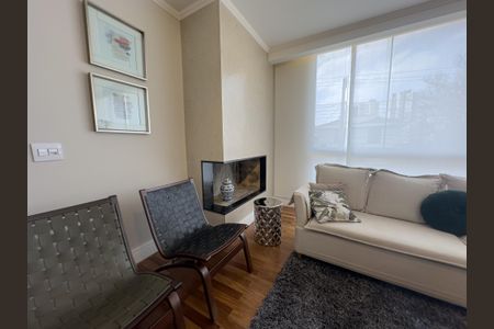 Casa à venda com 550m², 4 quartos e 5 vagas Casa à venda com 550m², 4 quartos e 5 vagasSala