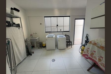 Casa à venda com 550m², 4 quartos e 5 vagas Casa à venda com 550m², 4 quartos e 5 vagasÁrea de Serviço