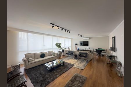 Casa à venda com 550m², 4 quartos e 5 vagas Casa à venda com 550m², 4 quartos e 5 vagasSala