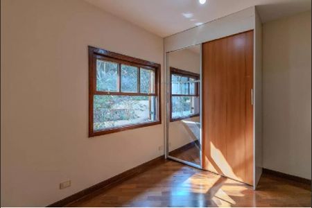 Casa de condomínio à venda com 250m², 4 quartos e 5 vagas Casa de condomínio à venda com 250m², 4 quartos e 5 vagasQuarto 1