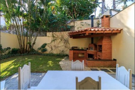Casa de condomínio à venda com 250m², 4 quartos e 5 vagas Casa de condomínio à venda com 250m², 4 quartos e 5 vagasÁrea Externa
