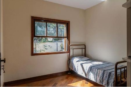 Casa de condomínio à venda com 250m², 4 quartos e 5 vagas Casa de condomínio à venda com 250m², 4 quartos e 5 vagasQuarto 2