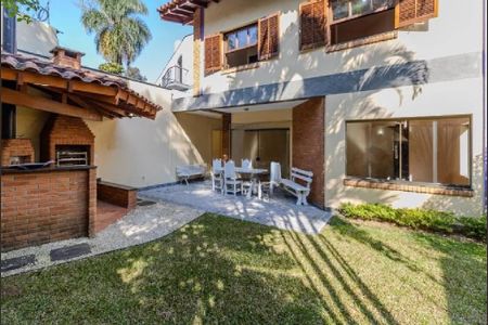 Casa de condomínio à venda com 250m², 4 quartos e 5 vagas Casa de condomínio à venda com 250m², 4 quartos e 5 vagasÁrea Externa