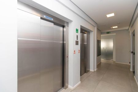 Apartamento à venda com 48m², 2 quartos e 2 vagas Apartamento à venda com 48m², 2 quartos e 2 vagasElevadores