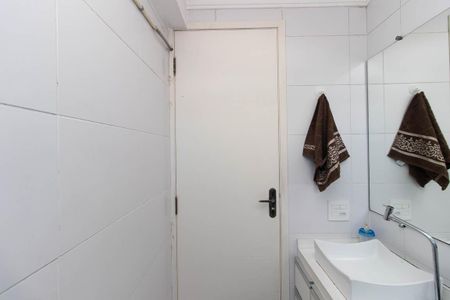 Apartamento à venda com 48m², 2 quartos e 2 vagas Apartamento à venda com 48m², 2 quartos e 2 vagasBanheiro