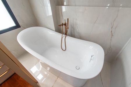 Apartamento à venda com 150m², 3 quartos e 2 vagasBanheira da suíte 2