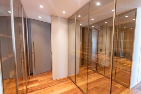 Apartamento à venda com 150m², 3 quartos e 2 vagasCloset 1 da suíte 2
