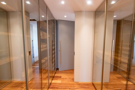 Apartamento à venda com 150m², 3 quartos e 2 vagasCloset 1 da suíte 2