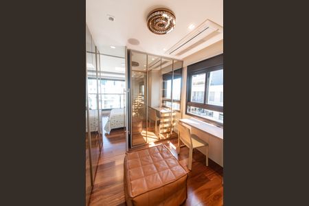 Apartamento à venda com 150m², 3 quartos e 2 vagasCloset 2 da suíte 2