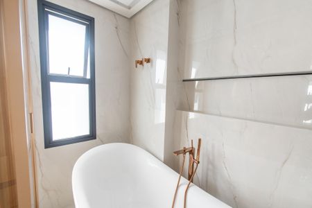 Apartamento à venda com 150m², 3 quartos e 2 vagasBanheira da suíte 2