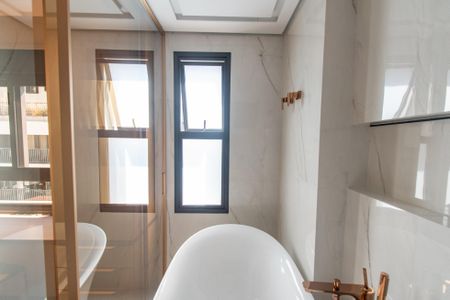 Apartamento à venda com 150m², 3 quartos e 2 vagasBanheira da suíte 2