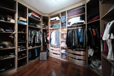 Casa à venda com 275m², 3 quartos e 6 vagasSuíte