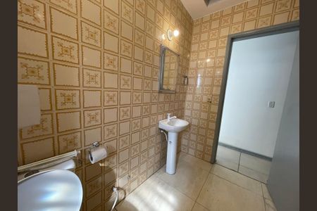 Casa à venda com 330m², 5 quartos e 6 vagas Casa à venda com 330m², 5 quartos e 6 vagasBanheiro 1