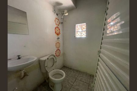 Casa à venda com 330m², 5 quartos e 6 vagas Casa à venda com 330m², 5 quartos e 6 vagasBanheiro 4