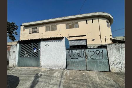 Casa à venda com 330m², 5 quartos e 6 vagas Casa à venda com 330m², 5 quartos e 6 vagasFachada