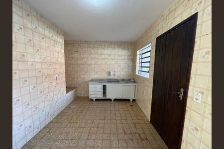 Casa à venda com 330m², 5 quartos e 6 vagas Casa à venda com 330m², 5 quartos e 6 vagasCozinha
