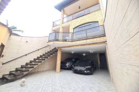 Casa à venda com 280m², 3 quartos e 6 vagas Casa à venda com 280m², 3 quartos e 6 vagasGaragem