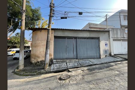 Casa à venda com 70m², 4 quartos e 2 vagas Casa à venda com 70m², 4 quartos e 2 vagasFachada